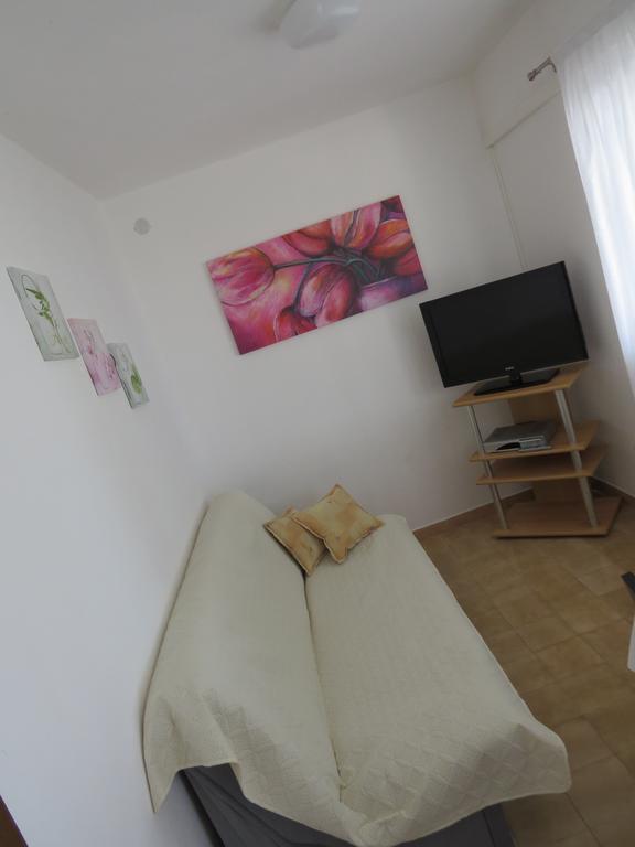 Apartments Lovric - 30 Meters To The Beach โตรกีร์ ภายนอก รูปภาพ