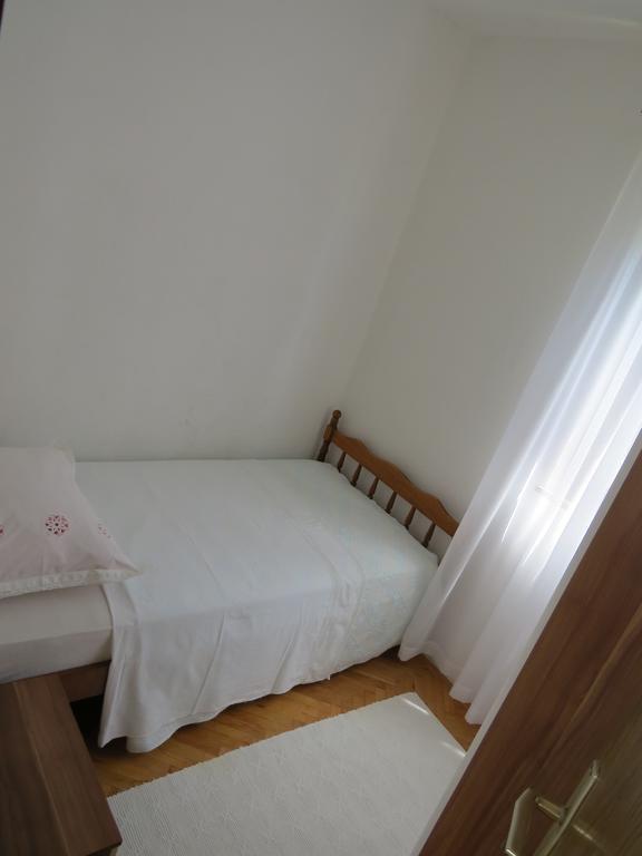 Apartments Lovric - 30 Meters To The Beach โตรกีร์ ภายนอก รูปภาพ