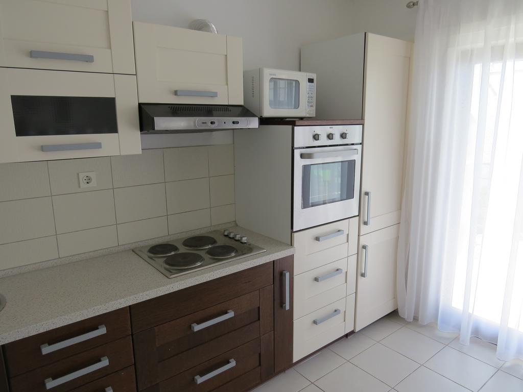 Apartments Lovric - 30 Meters To The Beach โตรกีร์ ภายนอก รูปภาพ