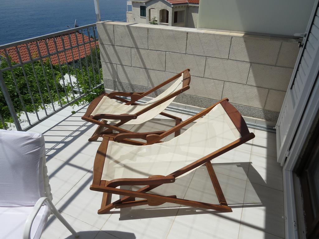 Apartments Lovric - 30 Meters To The Beach โตรกีร์ ภายนอก รูปภาพ