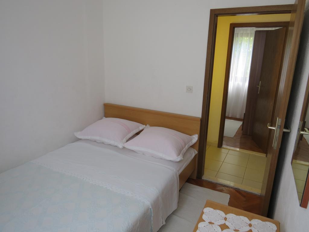 Apartments Lovric - 30 Meters To The Beach โตรกีร์ ภายนอก รูปภาพ