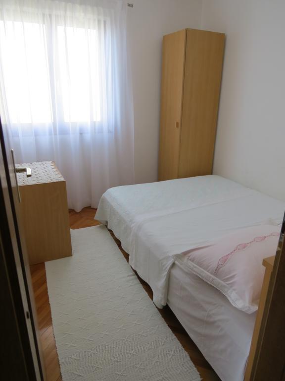 Apartments Lovric - 30 Meters To The Beach โตรกีร์ ภายนอก รูปภาพ