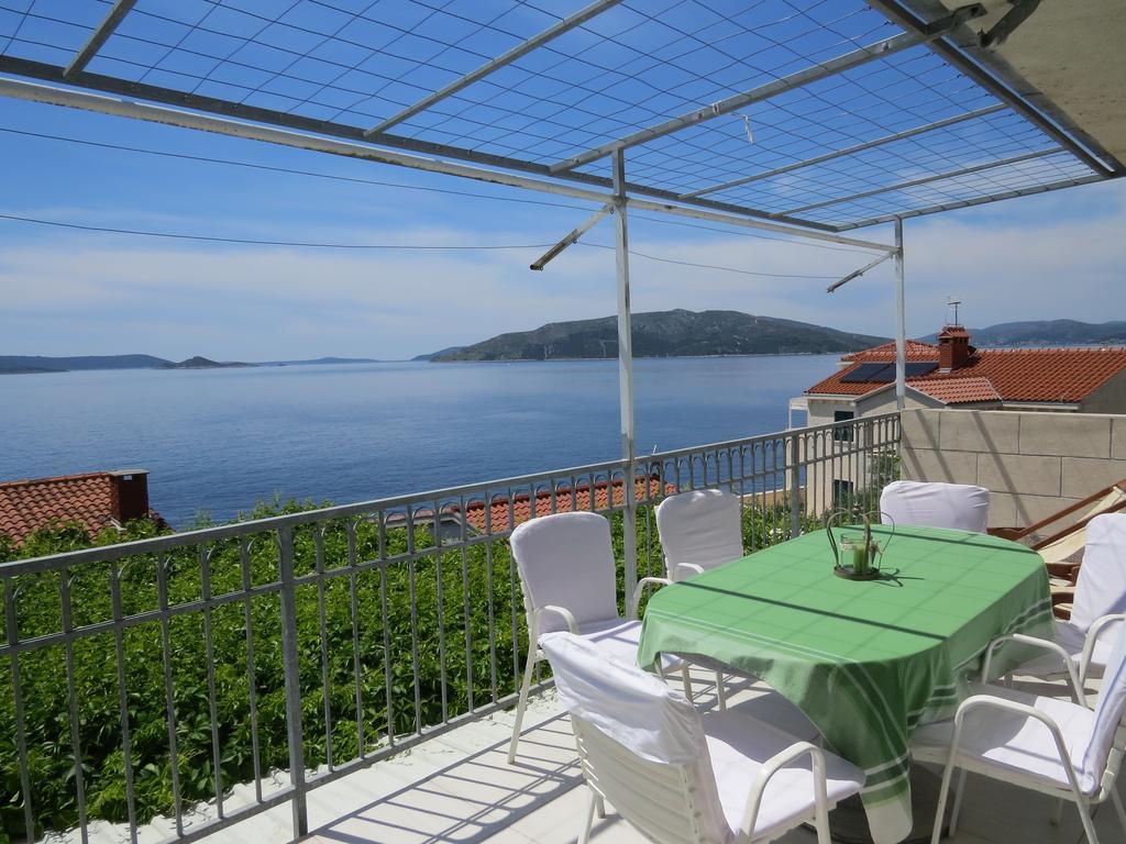 Apartments Lovric - 30 Meters To The Beach โตรกีร์ ภายนอก รูปภาพ