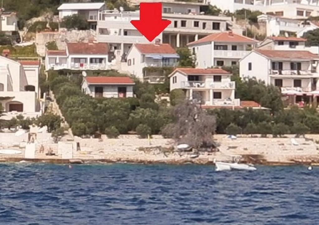 Apartments Lovric - 30 Meters To The Beach โตรกีร์ ภายนอก รูปภาพ