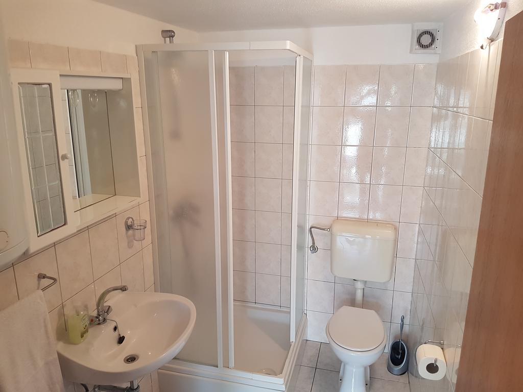 Apartments Lovric - 30 Meters To The Beach โตรกีร์ ภายนอก รูปภาพ